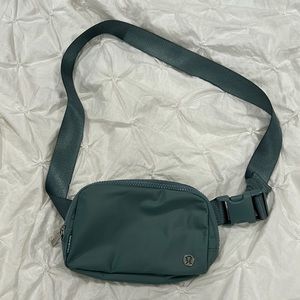 COPY - Lululemon Belt Bag